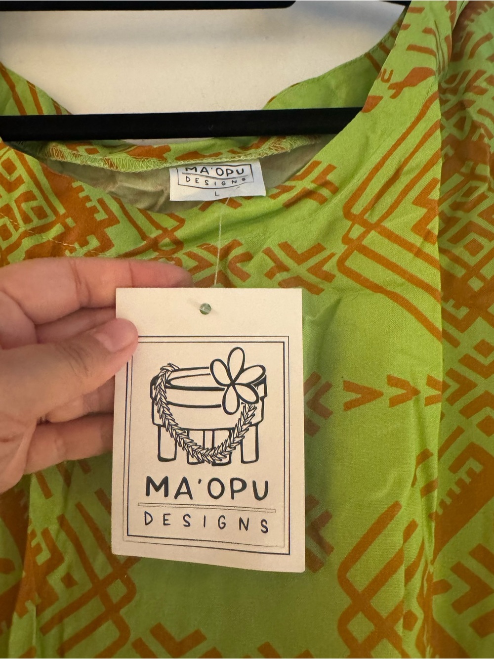 MAʻOPU Green Geometric Short-Sleeve Women's Top - Picture 2 of 5